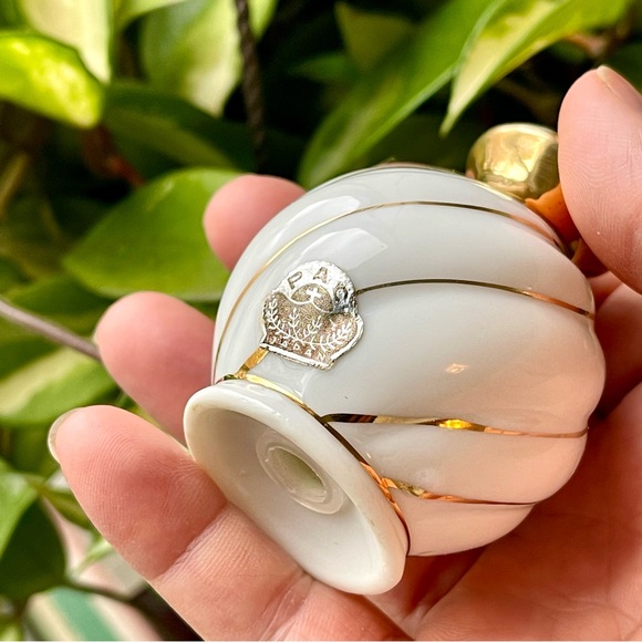 White & Gold Swirl Porcelain Salt & Pepper Shaker Set PAC Japan Mid-Century MCM - Picture 7 of 9